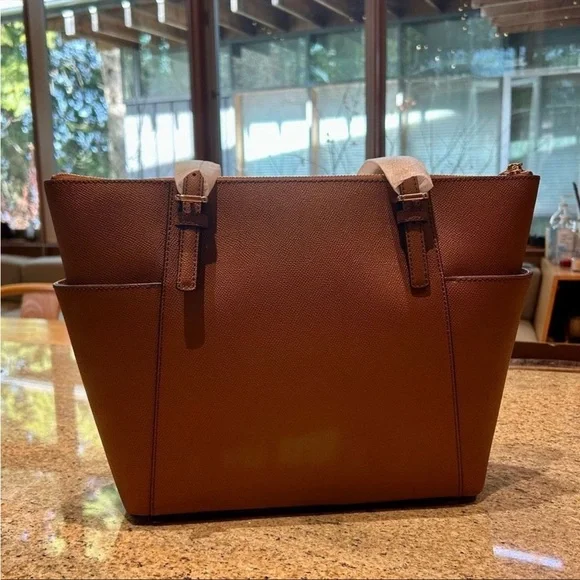 MICHAEL KORS Jet Set Leather Tote - Picture 9 of 10